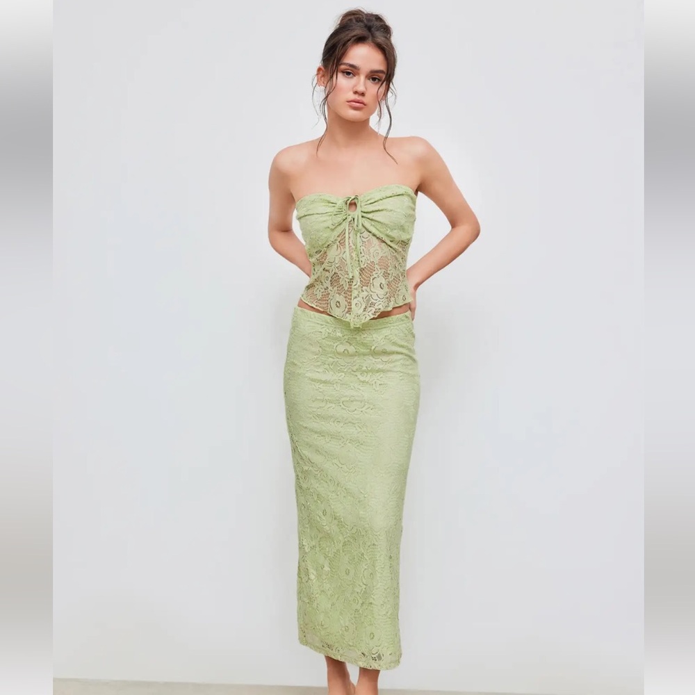 LACE O-RING CROP TUBE TOP WITH LACE MID RISE FLORAL MAXI SKIRT